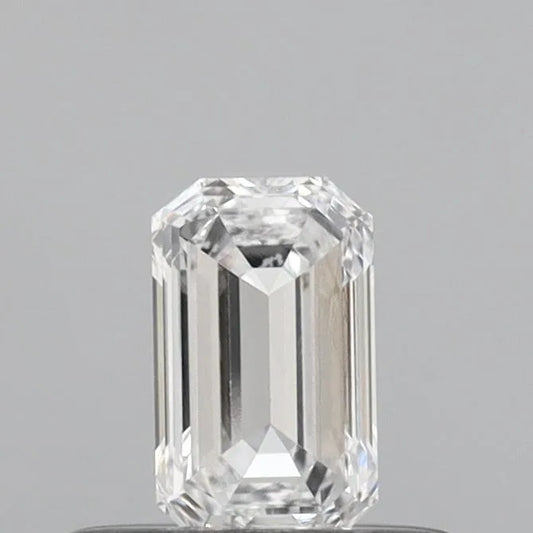 Diamante smeraldo da 0,32 ct coltivato in laboratorio (colore D, purezza VS1, certificato IGI)