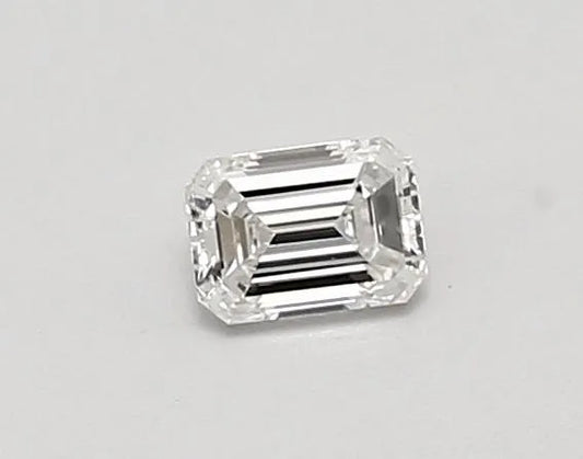 Diamante smeraldo da 0,30 ct coltivato in laboratorio (colore E, purezza VVS2, certificato IGI)