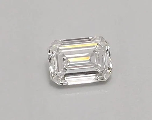 Diamante smeraldo da 0,30 ct coltivato in laboratorio (colore E, purezza VS1, certificato IGI)