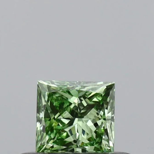 Diamante Princess Lab Grown da 0,30 ct (colore Fancy Vivid Green, purezza VVS2, certificato IGI)