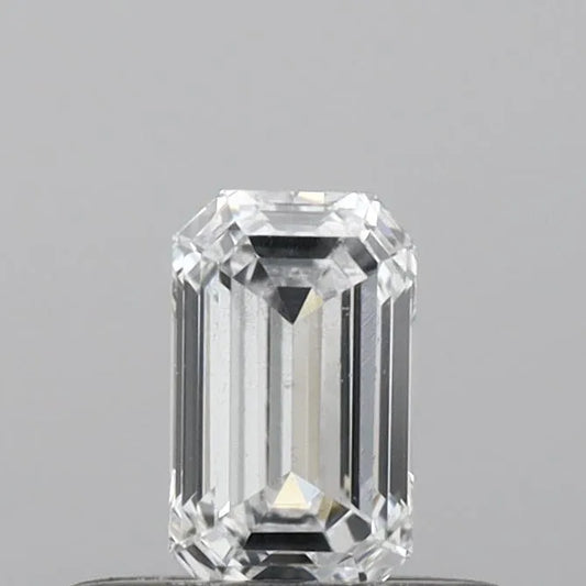 Diamante smeraldo da 0,31 ct coltivato in laboratorio (colore E, purezza VS2, certificato IGI)